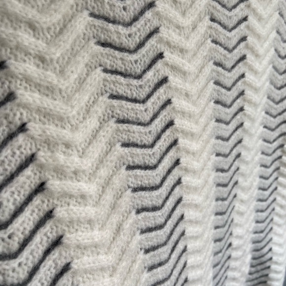 Mint Velvet Chalk Coloured Chevron Patterned Alpaca Blend Jumper UK 8 - Picture 5 of 7